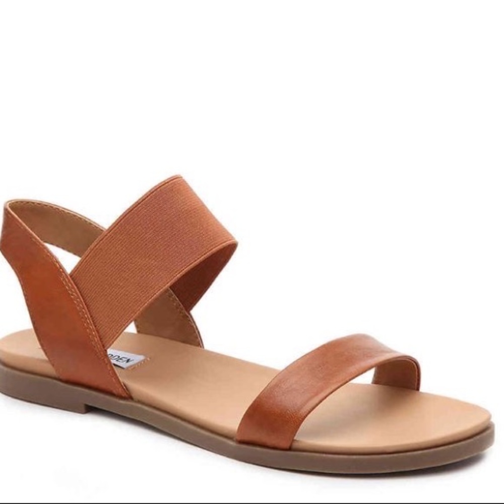 STEVE MADDEN DARNELL FLAT SANDAL